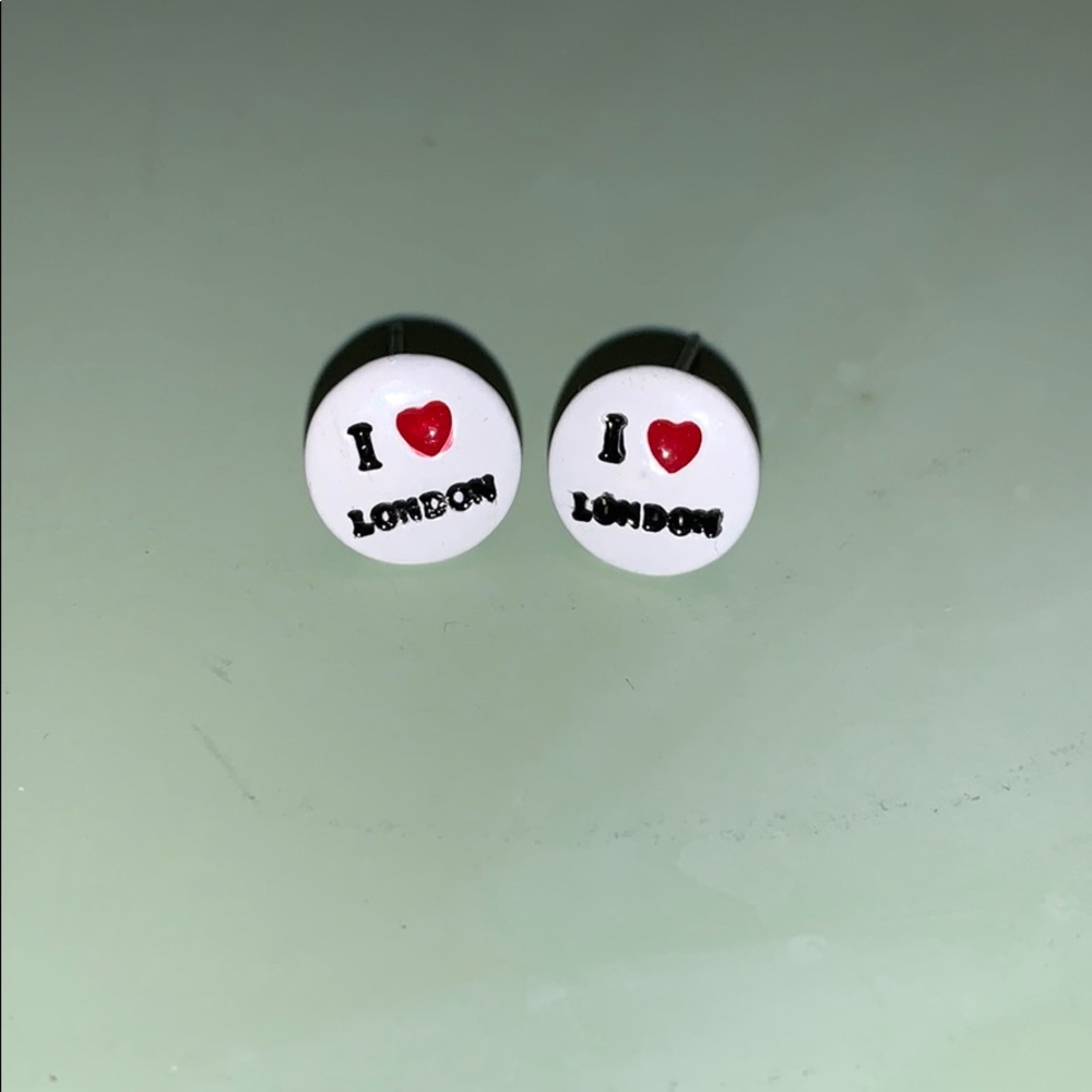 I ❤️ London stud earrings